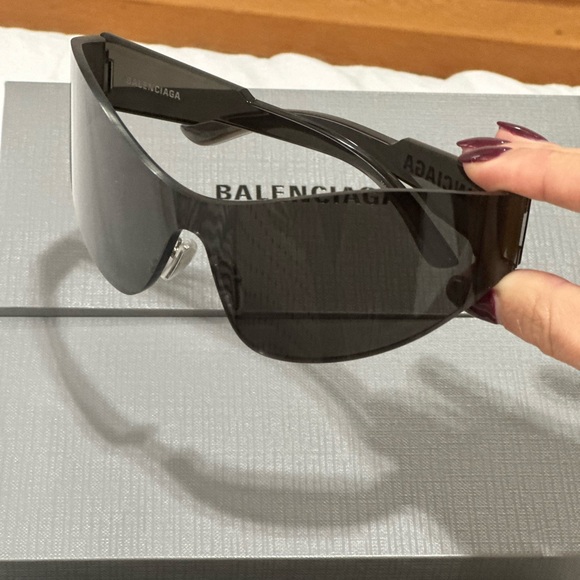BALENCIAGA MONO CAT 2.0 SUNGLASSES - Picture 11 of 14